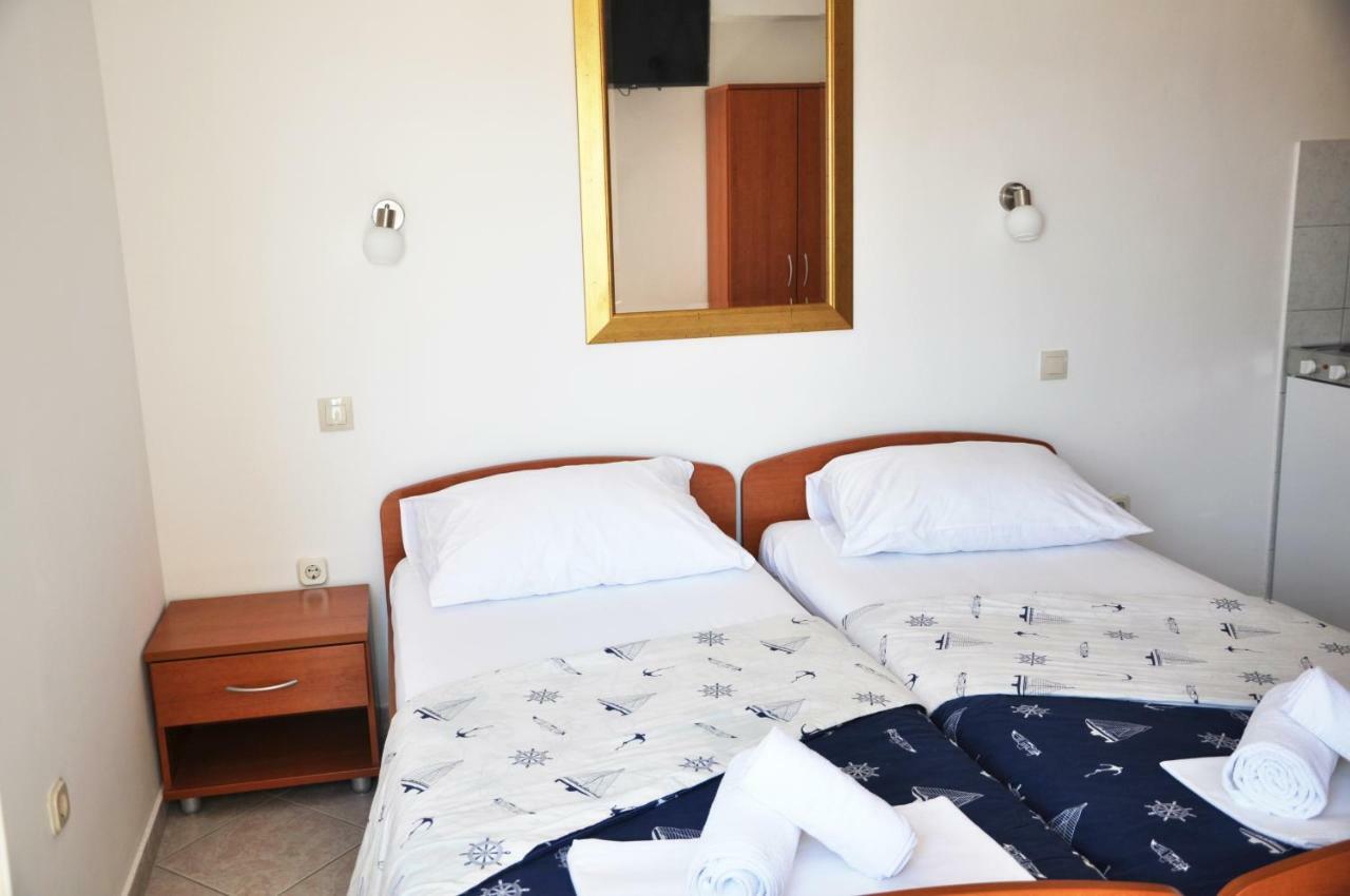 לוקבה Sunrise Apartments And Studio Apartments מראה חיצוני תמונה