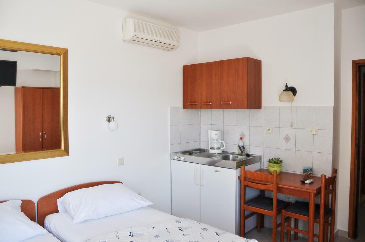 לוקבה Sunrise Apartments And Studio Apartments מראה חיצוני תמונה