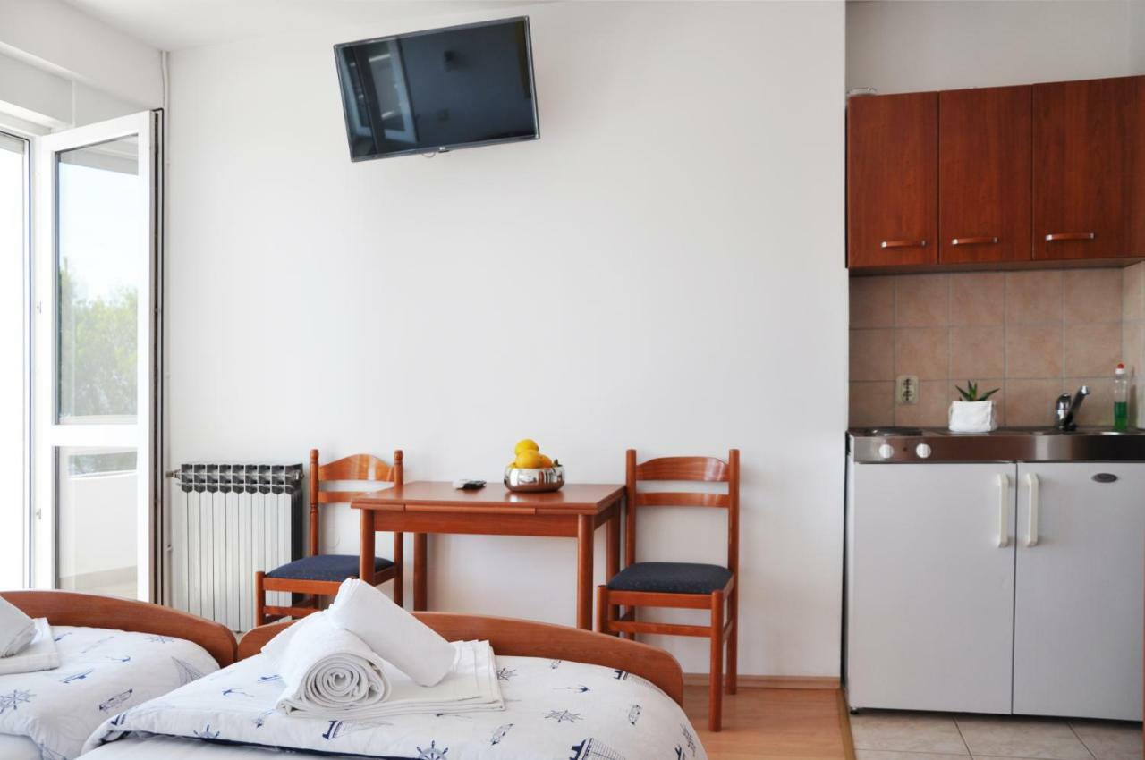 לוקבה Sunrise Apartments And Studio Apartments מראה חיצוני תמונה