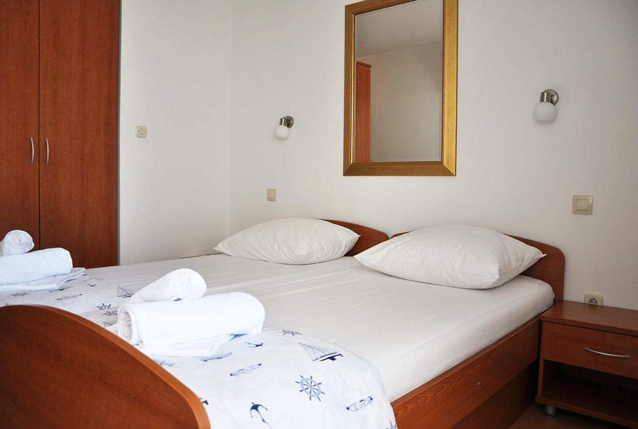 לוקבה Sunrise Apartments And Studio Apartments מראה חיצוני תמונה